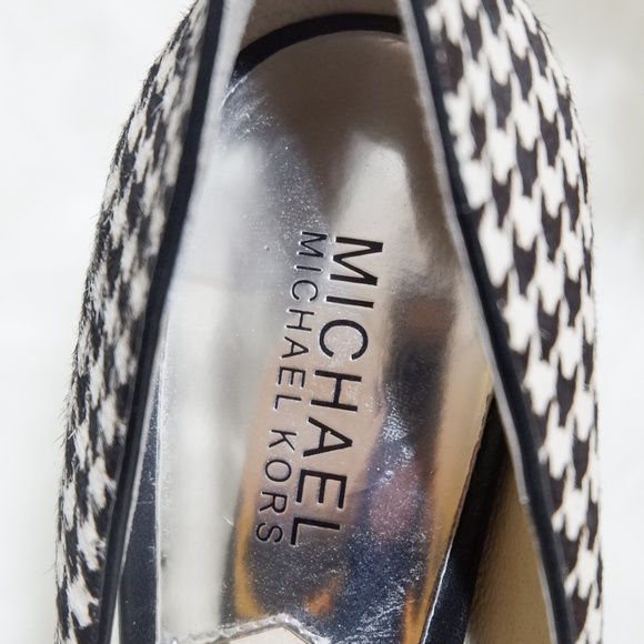 Michael Kors Size 8 Black/White Silver Heels - Picture 3 of 8